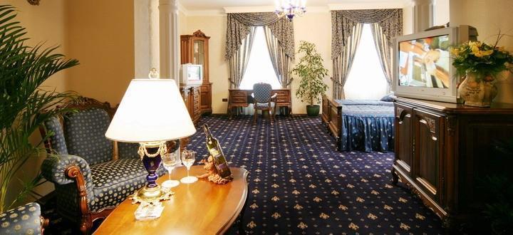 Grand Hotel London Varna Cameră foto A suite at the hotel
